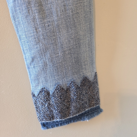 Driftwood Candace Embroidered Hem Straight Ankle High Rise Crop Jeans Size 28 - Picture 14 of 16